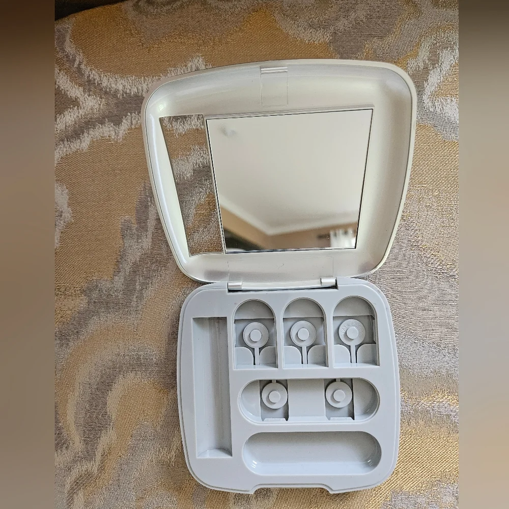 Mary Kay Custom Compact NEW - Picture 5 of 5